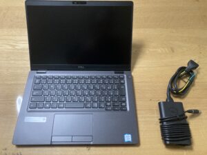 ふるさと納税：ｐｃ：PC本体（開いた状態）とアダプター